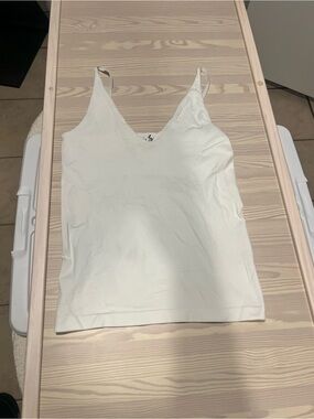Cropped V-Neck Tank Top in White